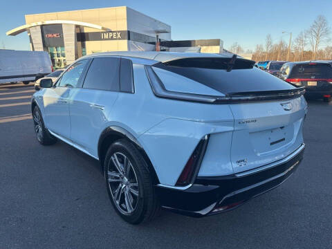 2024 Cadillac LYRIQ Luxury 1