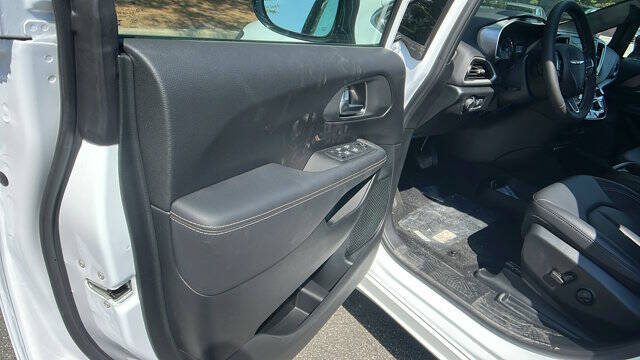 2026 Chrysler Voyager LX