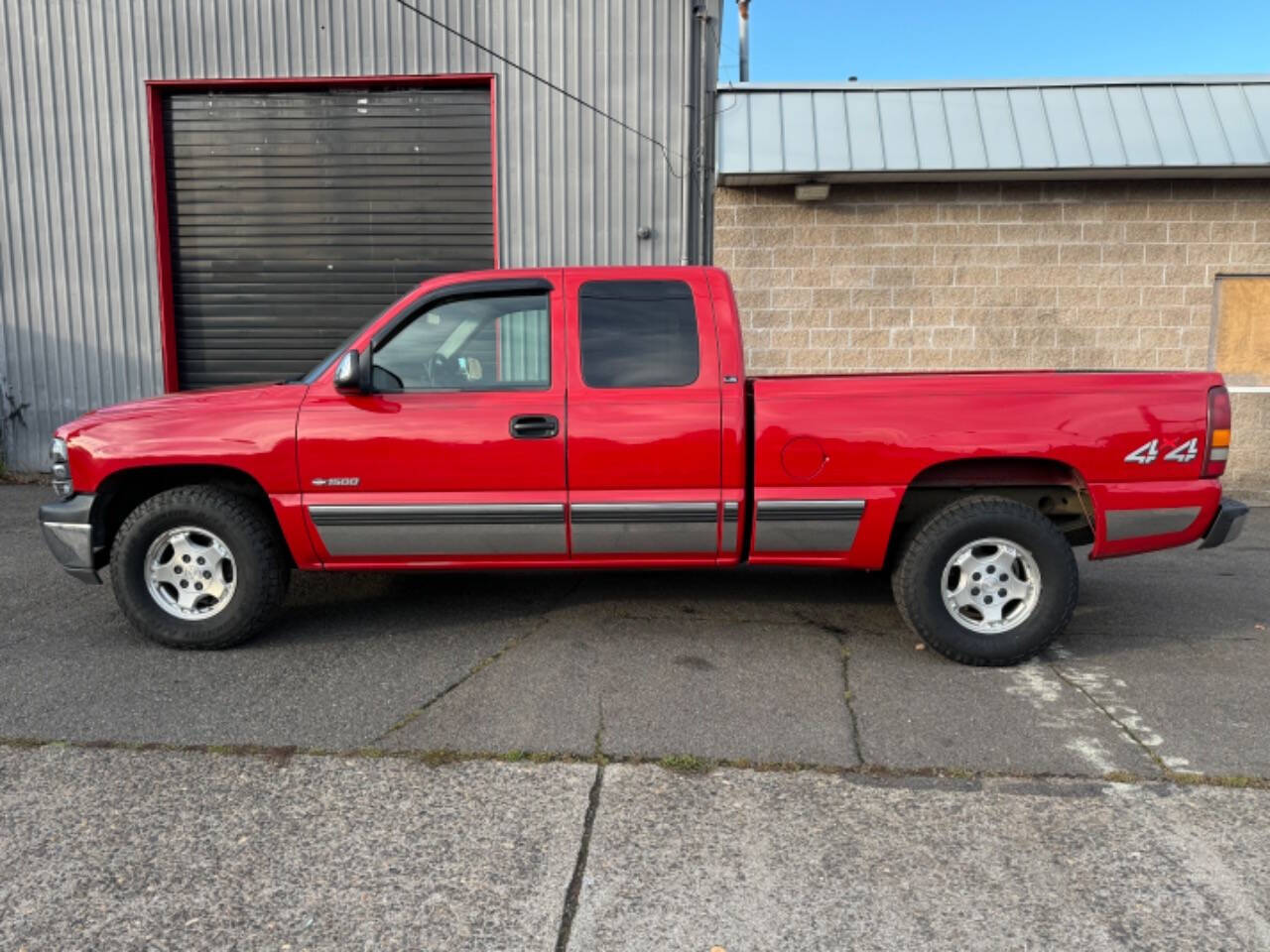 2000 Chevrolet Silverado 1500 for sale at Carz Connect LLC in Portland, OR