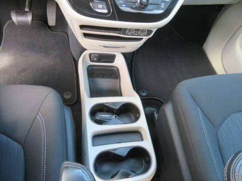 2022 Chrysler Voyager LX