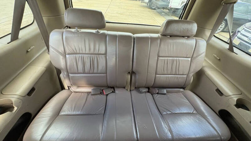 2004 Toyota Sequoia SR5
