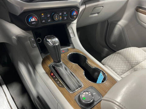 2017 GMC Acadia SLE-2