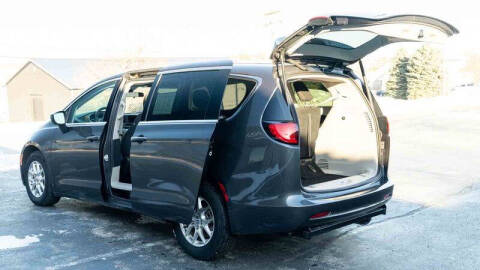 2022 Chrysler Voyager LX