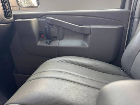 2017 Chevrolet Express 2500