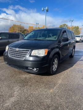 2008 Chrysler Town and Country for sale at R&R Car Company in Mount Clemens MI
