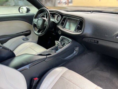 2015 Dodge Challenger SXT Plus