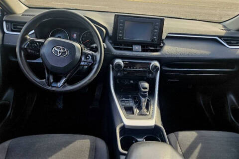 2019 Toyota RAV4 LE