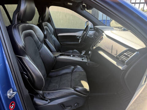 2017 Volvo XC90 T6 R-Design