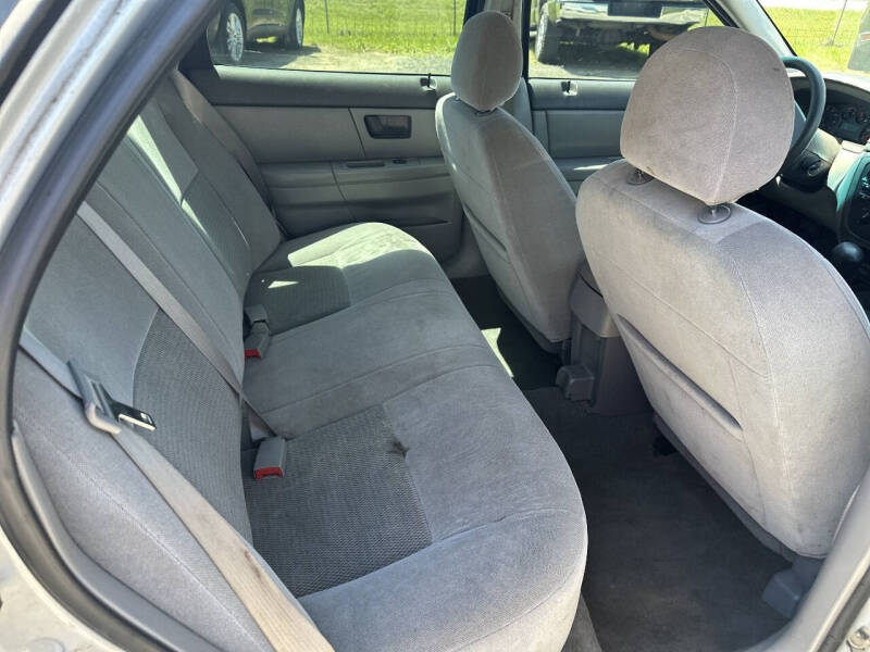 2004 Ford Taurus SE