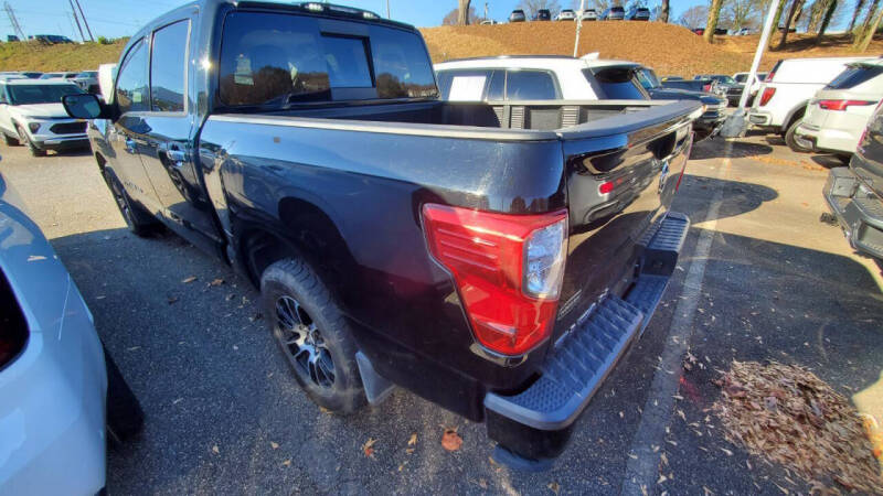 2020 Nissan Titan SV