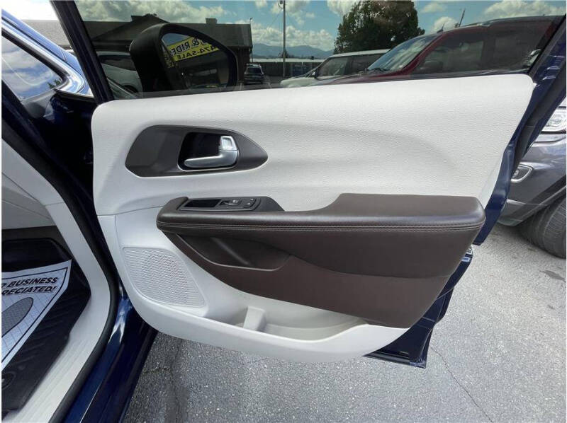 2017 Chrysler Pacifica LX
