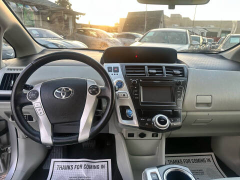 2014 Toyota Prius v Two