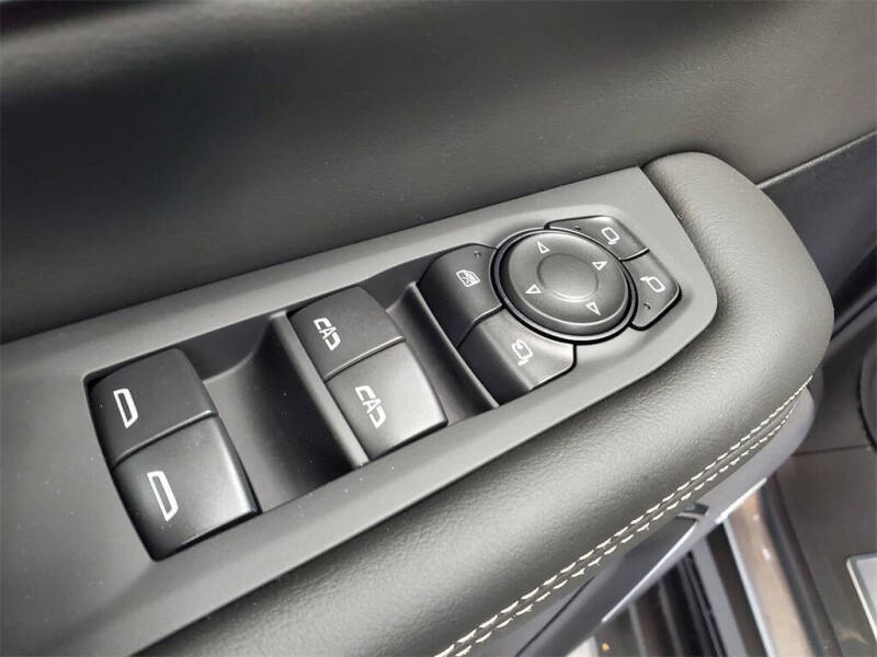 2025 GMC Yukon Elevation