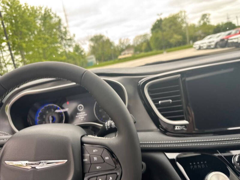 2026 Chrysler Pacifica Select