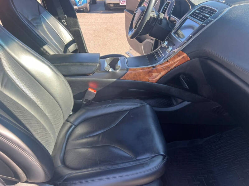 2019 Lincoln Nautilus Select