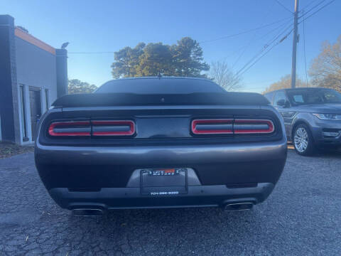 2017 Dodge Challenger R/T Shaker
