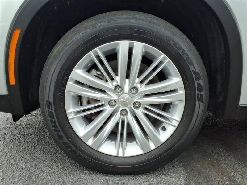 2023 Mitsubishi Outlander ES