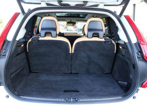 2016 Volvo XC90 T6 Momentum