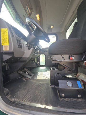 2019 Peterbilt 348