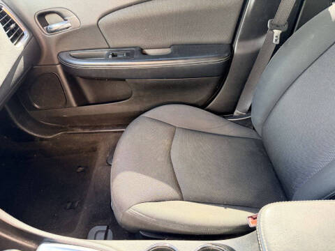 2012 Dodge Avenger SE