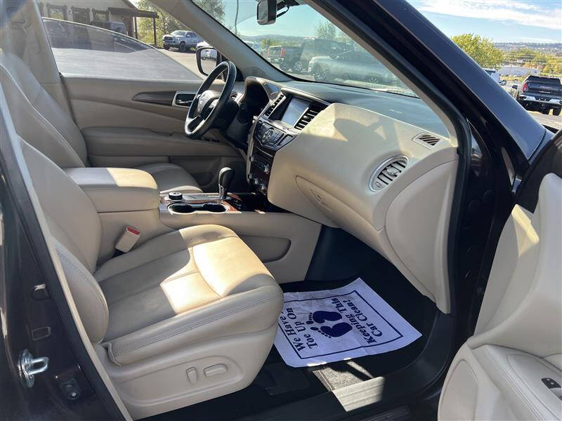 2020 Nissan Pathfinder Platinum