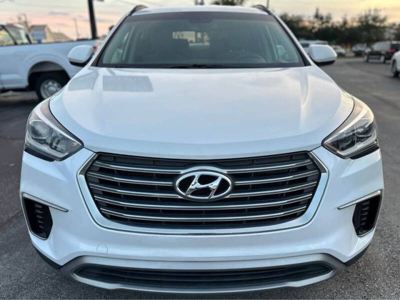 2017 Hyundai Santa Fe SE photo 8