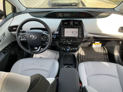 2022 Toyota Prius LE