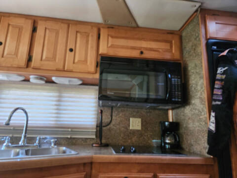 2005 Peterbilt 330