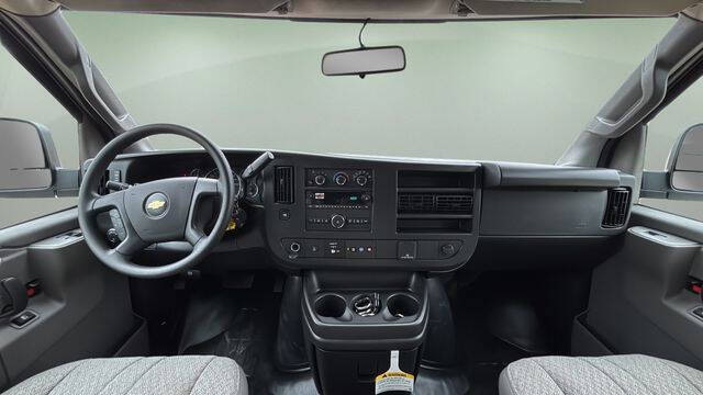 2025 Chevrolet Express 2500