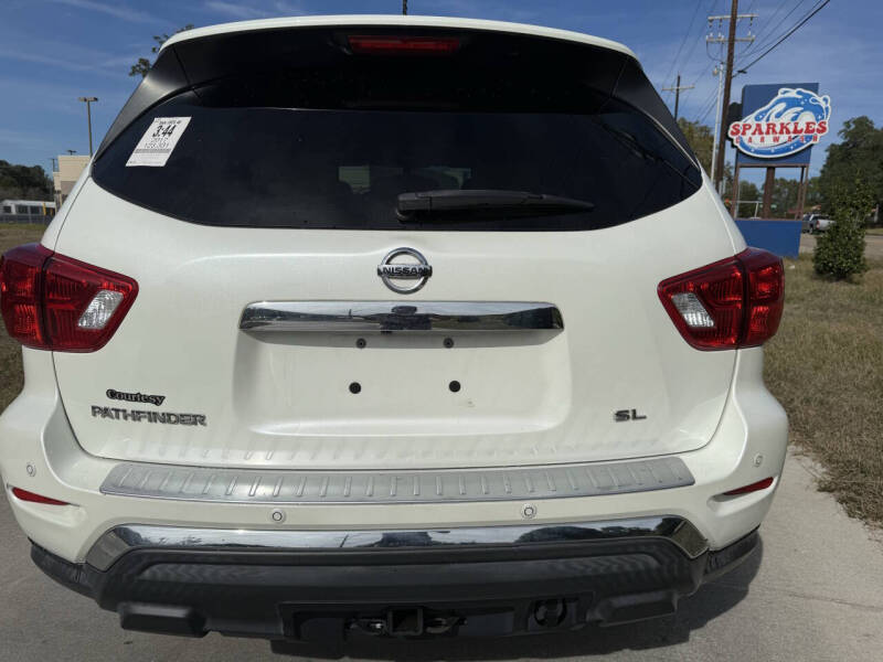 2017 Nissan Pathfinder SL