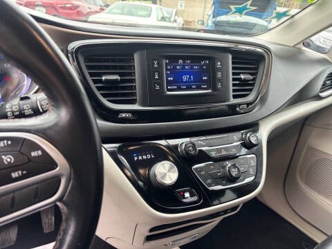 2017 Chrysler Pacifica Touring Plus