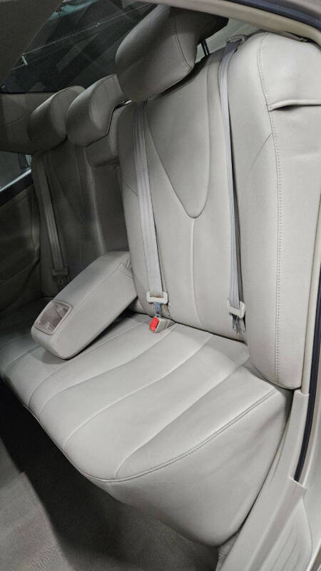 2009 Toyota Camry LE photo 30