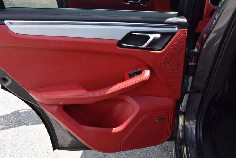 2015 Porsche Macan Turbo