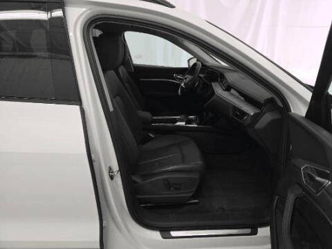 2022 Audi e-tron quattro Premium