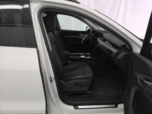 2022 Audi e-tron quattro Premium