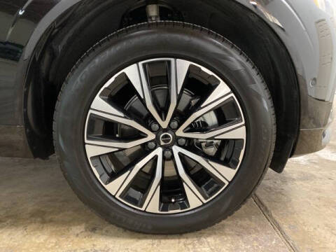 2025 Volvo XC60 B5 Plus Dark Theme