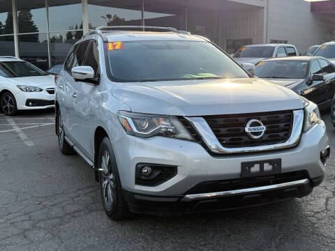 2017 Nissan Pathfinder SL