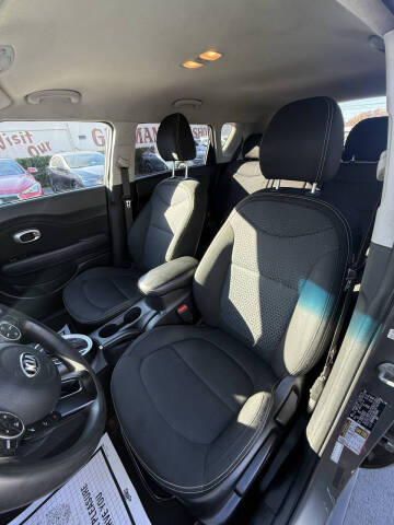 2016 Kia Soul +