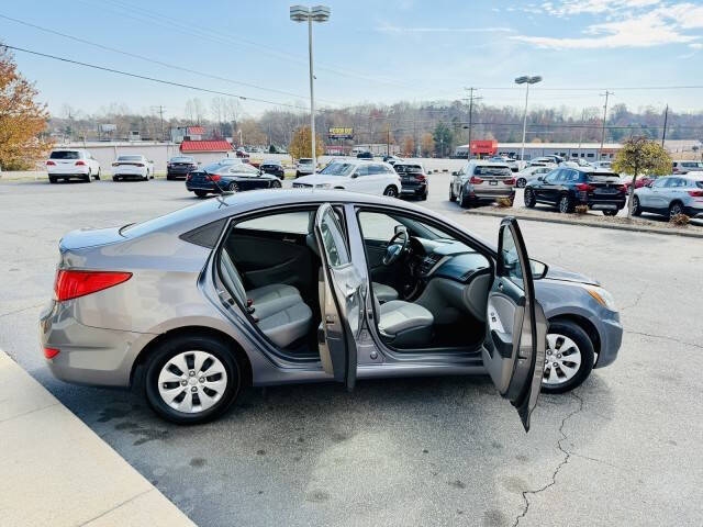 2016 Hyundai Accent SE