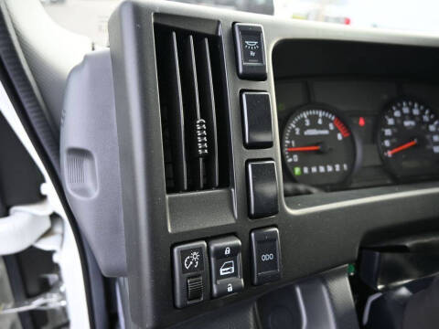 2024 Isuzu NPR HD 1F2