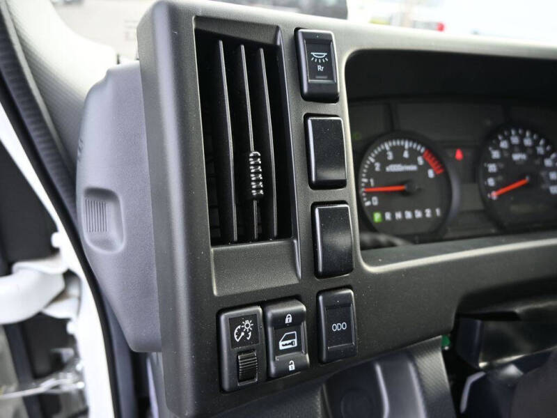 2024 Isuzu NPR HD 1F2