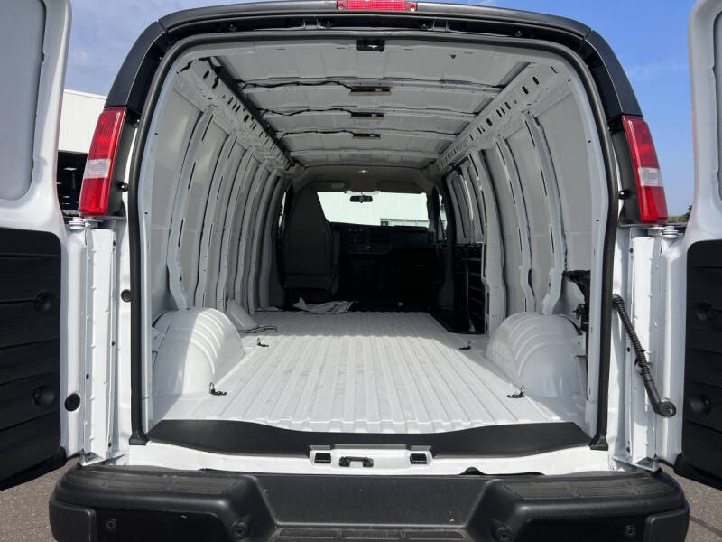 2025 Chevrolet Express 3500