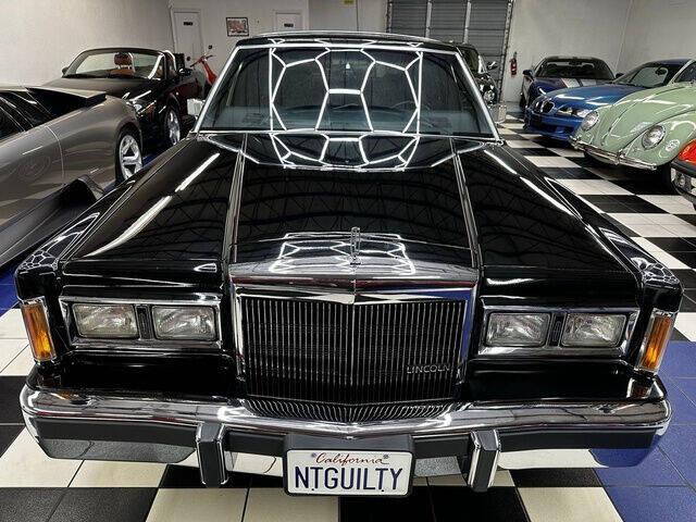 1989 Lincoln Town Car for sale at Podium Auto Sales Inc in Pompano Beach FL