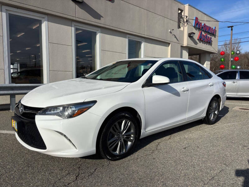 2017 Toyota Camry SE's photo