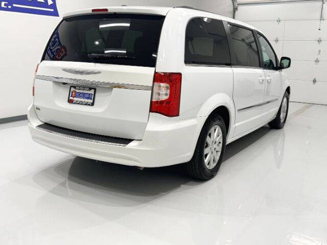 2016 Chrysler Town and Country Touring