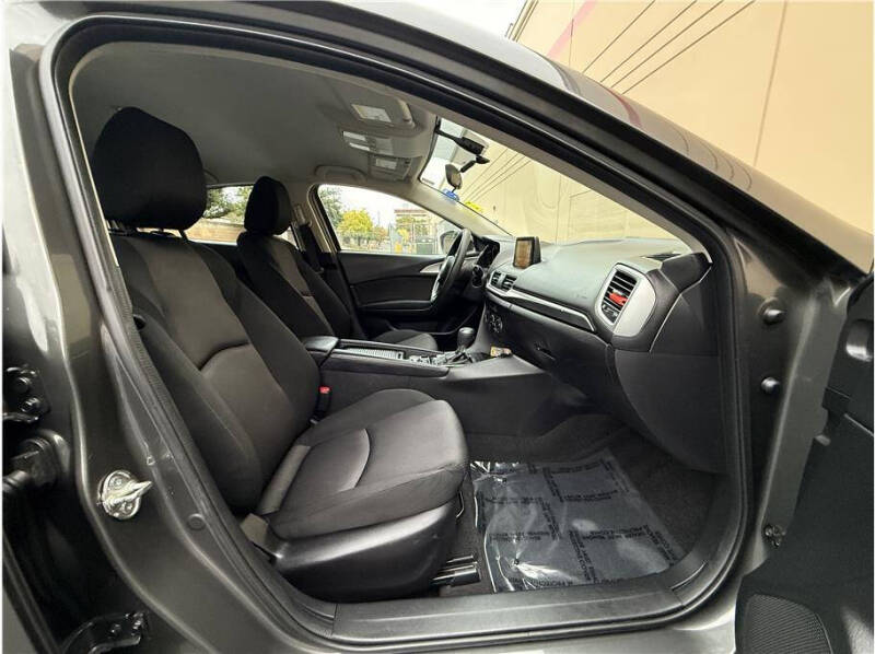 2017 Mazda MAZDA3 Sport