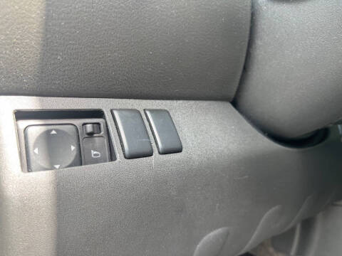 2011 Nissan Pathfinder LE