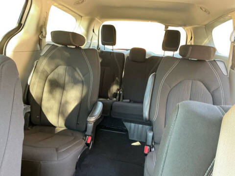 2022 Chrysler Voyager LX