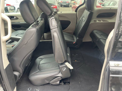 2017 Chrysler Pacifica Touring-L