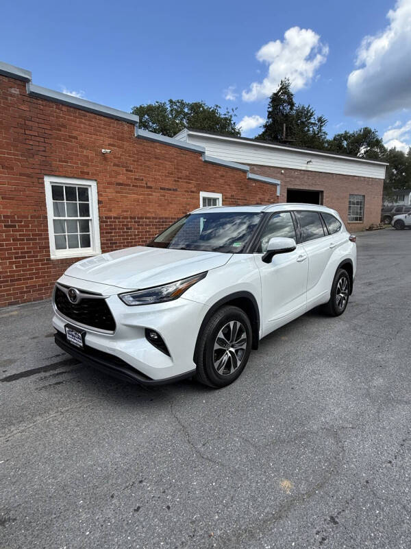2022 Toyota Highlander XLE's photo
